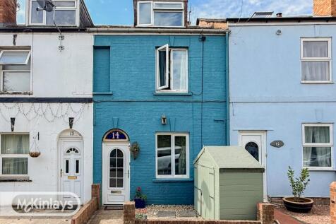 Beautifully presented 3 bedroom cottage walking d