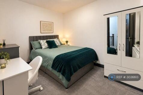 1-bed house on Guildford Road, Manchester, M19, £630/mo