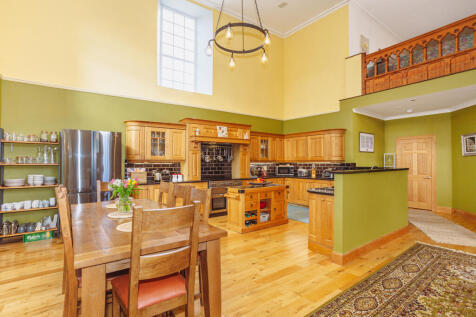 Open Plan Kitchen/Dining/Living Room Space