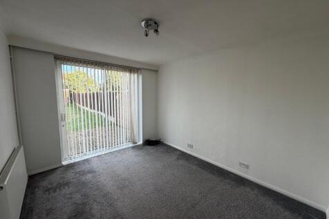 Glenfield Road, Ashford, TW15 photo 4