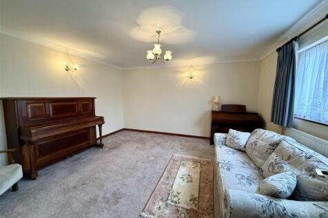 DINING ROOM/BEDROOM 4