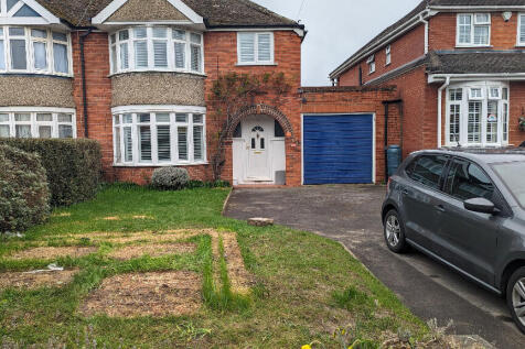 4-bed semi-detached on Culver Lane, Reading, Berkshire, RG6, £2,700/mo