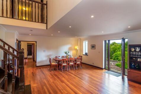 Entrance hall/lounge