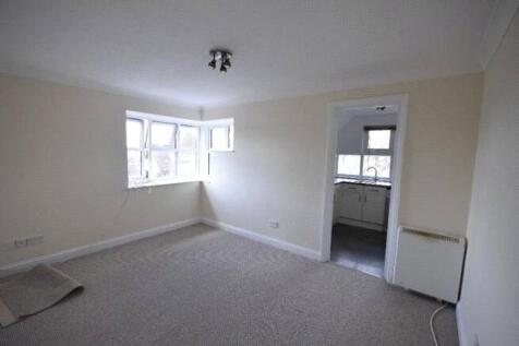 Amersham Avenue, Langdon Hills, Essex, SS16 photo 4