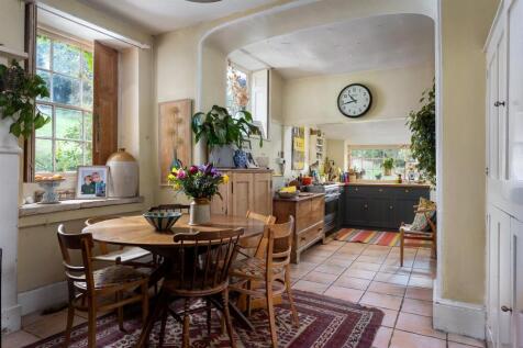 50 - Oakley House - GL5 5PQ - Web.jpg