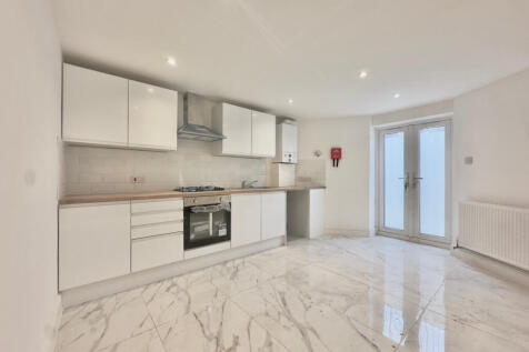 One-Bedroom Garden Flat to Rent ¿ Longley Road,