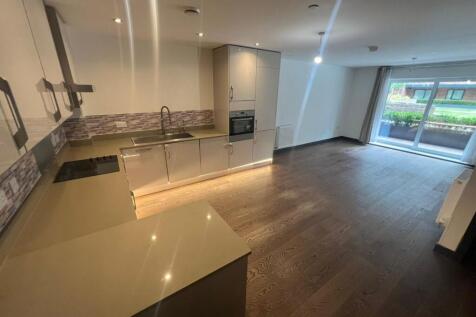 2-bed flat on East Station Road, Fletton Quays, £1,295/mo