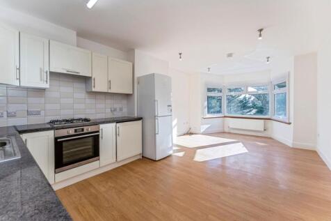 Summers Lane, London, N12 photo 4