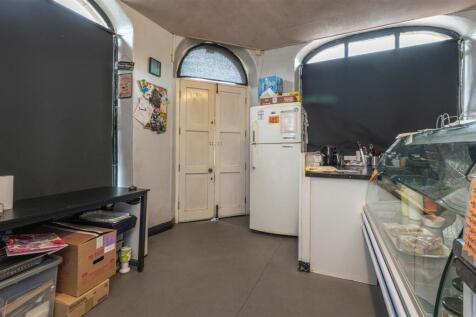 21 - 64 Huddersfield Road HX5 9AA.jpg