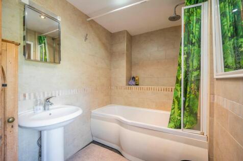 Longclose - Bathroom