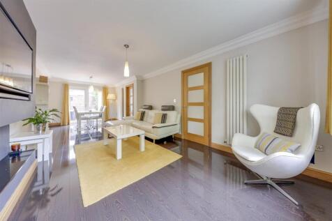 Lounge open to Dining