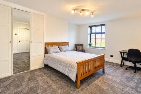 6-bed terraced on Harley Avenue, Fallowfield, Manchester, M14, £4,472/mo