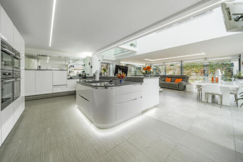 Kitchen/ Family