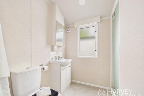 Bathroom with Shower in the Atlas Lookout Holiday 