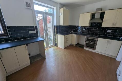 Beech Avenue, Oldham, OL4 photo 5