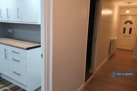 Ground Floor - Hallway, Kitchen Access