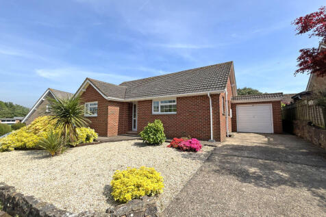 2-bed detached on Balfours, Sidmouth, £1,500/mo