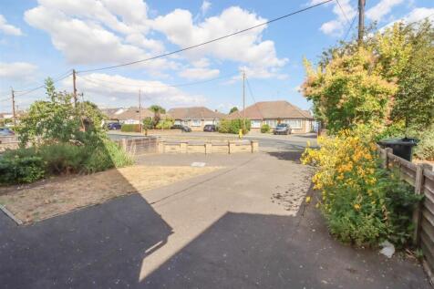 25 GUERNSEY GARDENS-3.jpg