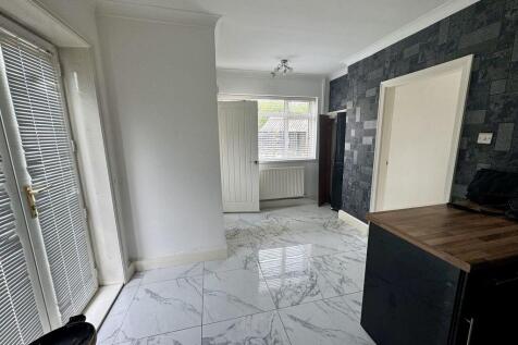 Powis Square, Plains Farm, Sunderland photo 3