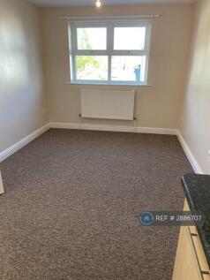Lounge  3.9m x 2.9m 