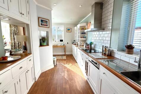 TWIN ASPECT KITCHEN/BREAKFAST ROOM