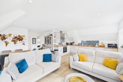 Kitchen/ Living Room
