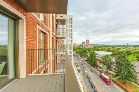 Henshaw Parade, The Hyde, London, NW9 photo 3