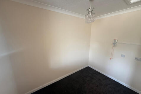 Hall Crescent, Holland-On-Sea, CO15 photo 4