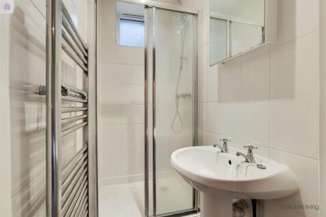 7_Main Ensuite-0.jpg