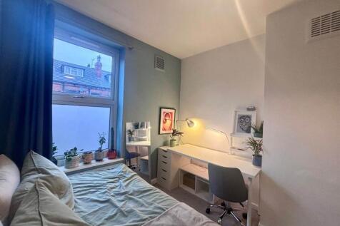 Salisbury View (Room 2), Armley, Leeds photo 3