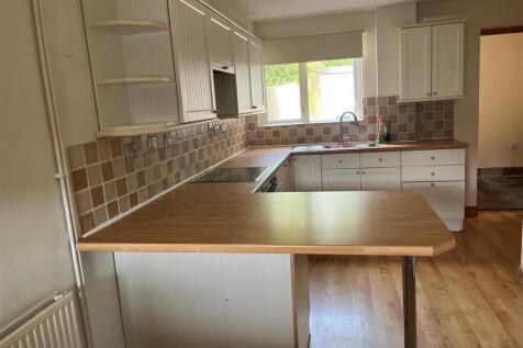 Kitchen 2.jpg