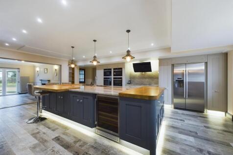 High Specification Fitted Kitchen