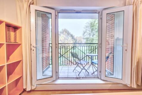 Fryers Lane, High Wycombe, Buckinghamshire, HP12 photo 5