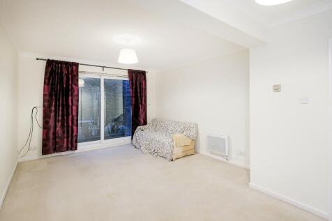 Woodford Road, London, E18 photo 3
