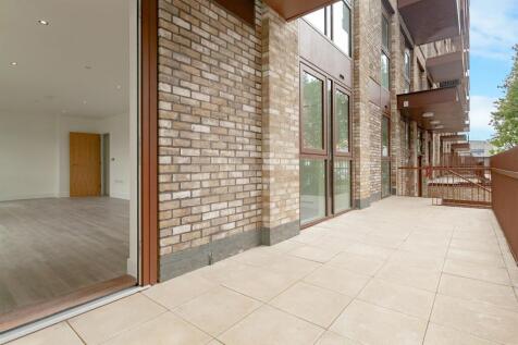 Thames Road, London E16 photo 4