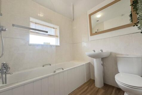 Churchward Avenue, Rodbourne, Swindon, Wiltshire, SN2 photo 5