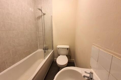 Blackmoorfoot Road, Crosland Moor photo 5