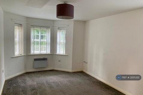 Living Room, With Bay And White Fitted Blinds . 