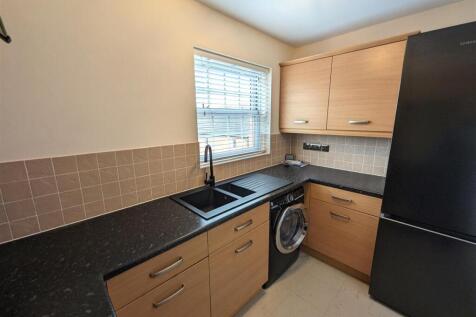 Kitchen 1.jpg