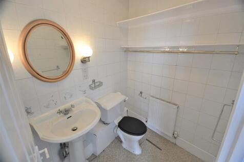 Bathroom 1 Pictur...