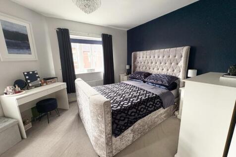 Principal bedroom 1.jpg