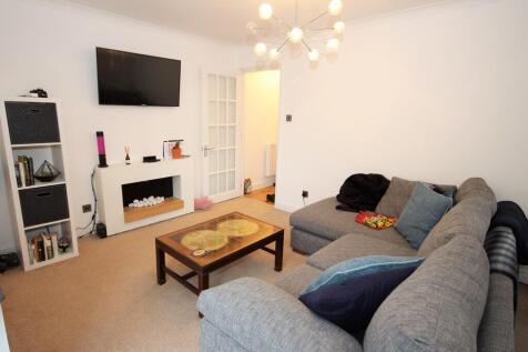 Finchampstead Road, Wokingham photo 4