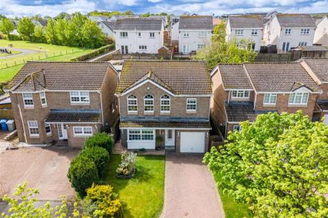 Cairncross Crescent-5.jpg
