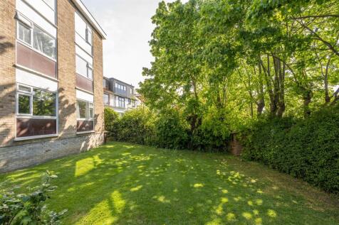Castle Avenue, E4