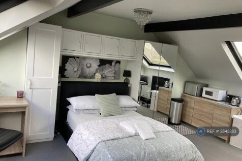 Large Airy Attic Space With Ensuite