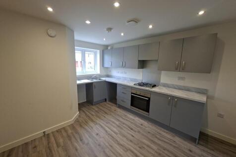 3-bed semi-detached on John Williams Boulevard, Darlington, £700/mo