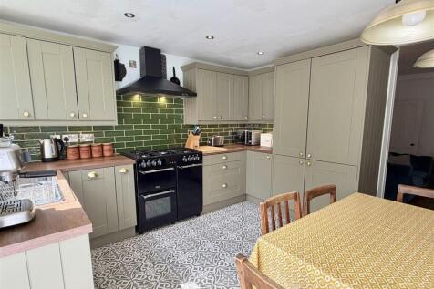 11 Coton Crescent-9.jpg
