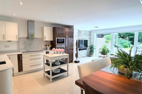 DINING KITCHEN AREA