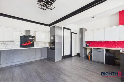 Open Plan Living Room/Kitchen