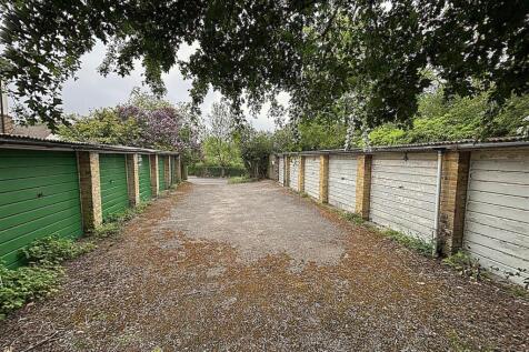 COMMUNAL GROUNDS, PARKING &amp; GARAGE